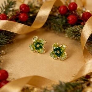 Sparkling Emerald Crystal Flower Stud Earrings Festive Holiday Style